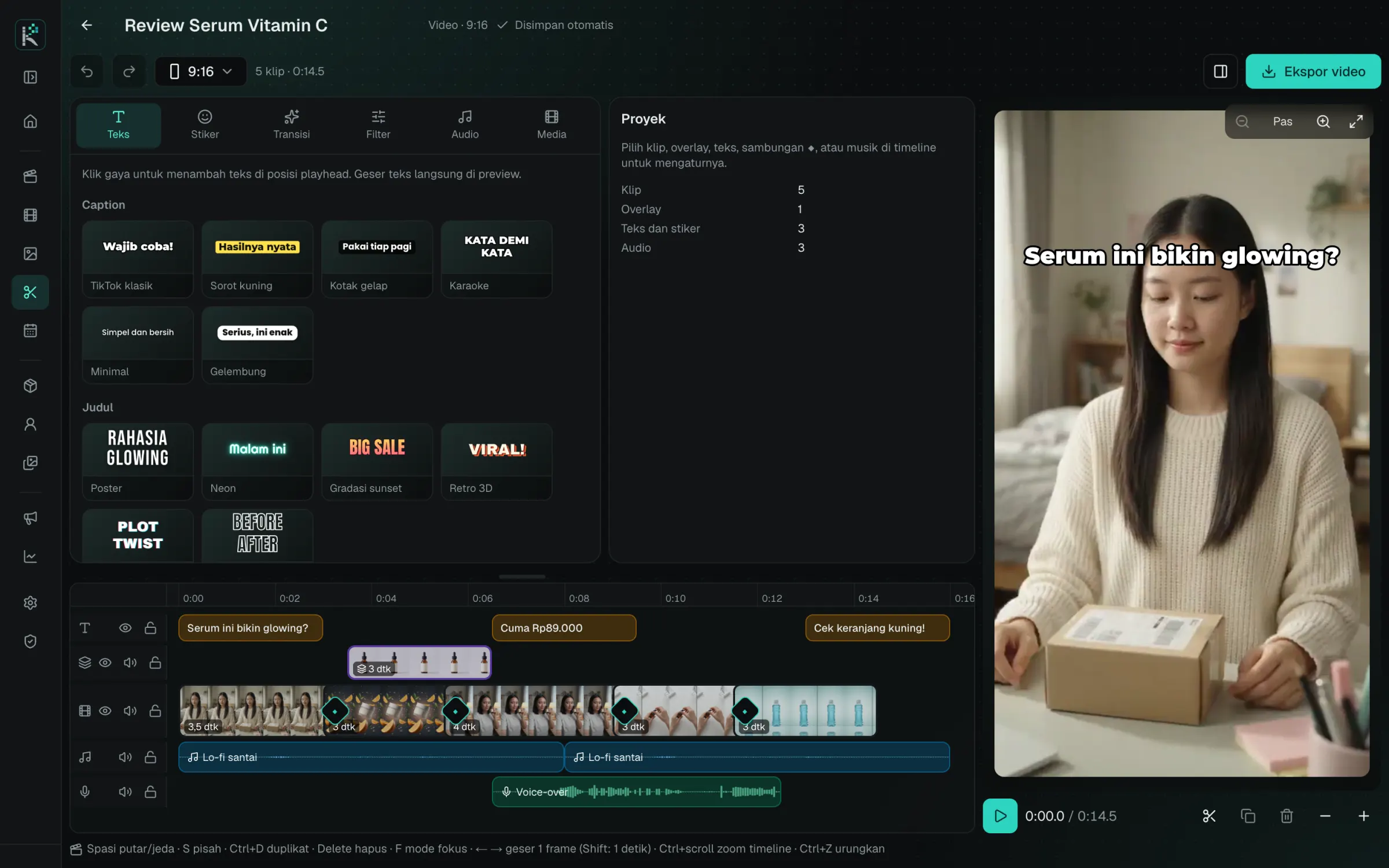 Editor video Karokulo Studio: timeline multi-track berisi klip, teks, overlay produk, musik, dan voice-over, dengan preview 9:16
